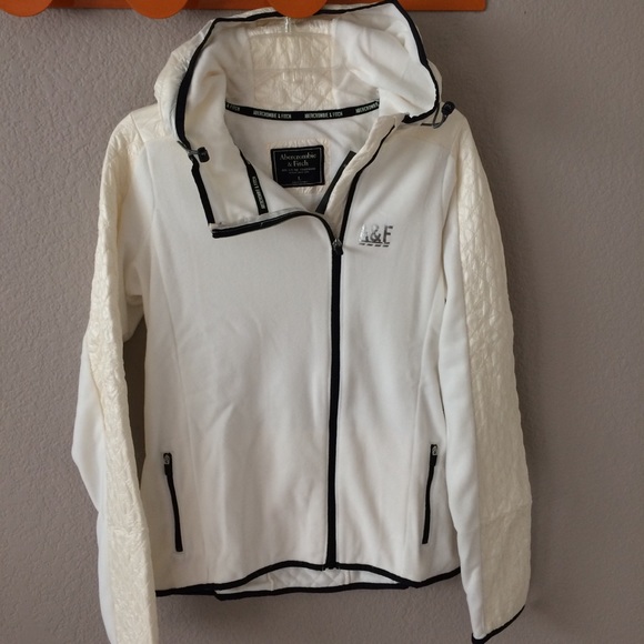 A&F quilted zip up hoodie - Picture 2 of 6